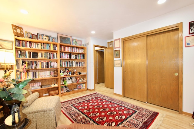 8292 Breckenridge Way, Columbus, OH 43235 - living area featuring light wood-style flooring and recessed lighting