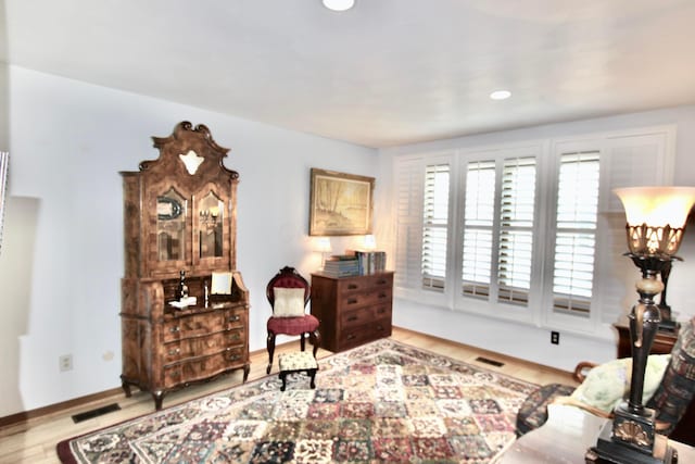 8292 Breckenridge Way, Columbus, OH 43235 - sitting room with wood finished floors and recessed lighting
