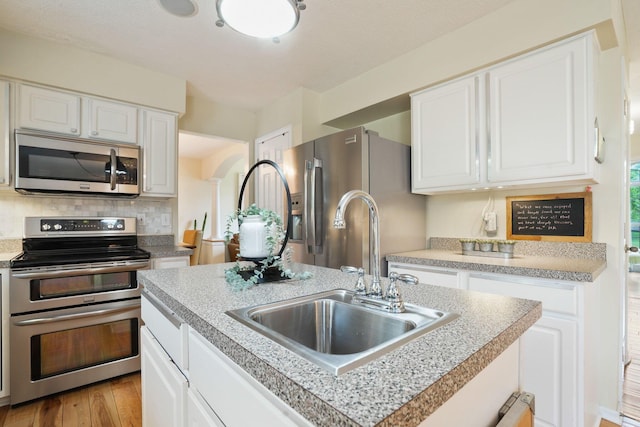 3998 Kul Cir S, Hilliard, OH 43026 - kitchen featuring white cabinetry, light countertops, stainless steel appliances, and a sink