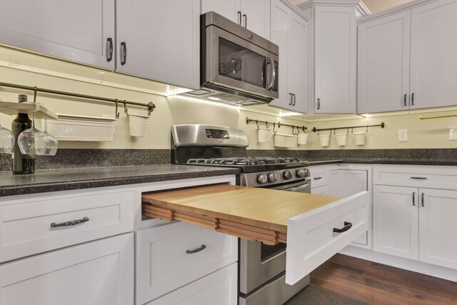 4650 Commons Park Dr, New Albany, OH 43054 - kitchen with appliances with stainless steel finishes, dark wood-type flooring, and white cabinetry