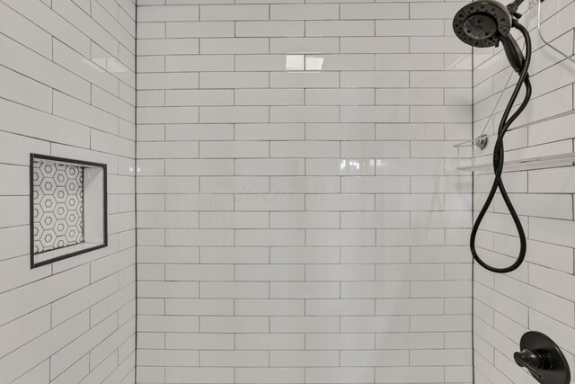 4650 Commons Park Dr, New Albany, OH 43054 - full bath featuring a tile shower