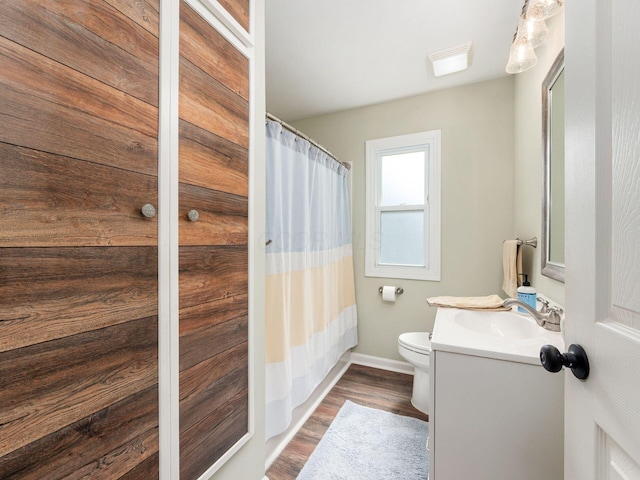 5349 Norwich St, Hilliard, OH 43026 - full bathroom with vanity, toilet, baseboards, wood finished floors, and a shower with curtain
