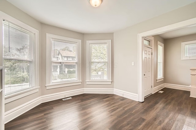 96 S Eureka Ave, Columbus, OH 43204 - unfurnished room featuring dark wood-type flooring and baseboards