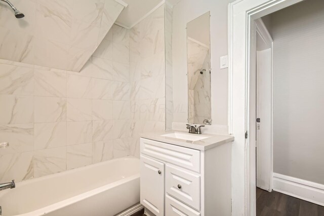 96 S Eureka Ave, Columbus, OH 43204 - full bath with vanity and bathtub / shower combination