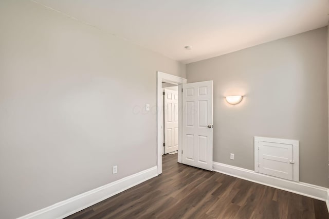 96 S Eureka Ave, Columbus, OH 43204 - unfurnished room featuring dark wood finished floors and baseboards