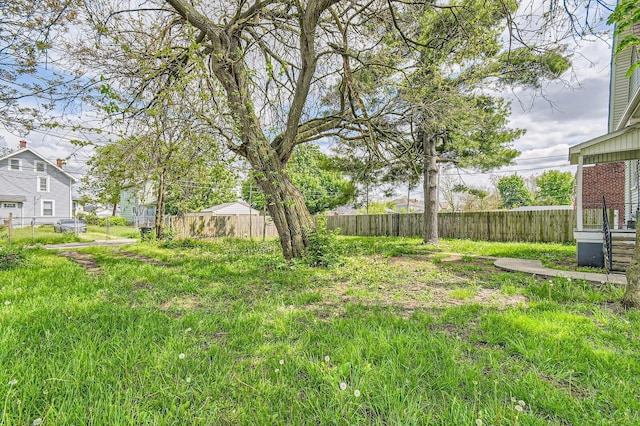 96 S Eureka Ave, Columbus, OH 43204 - view of yard with fence