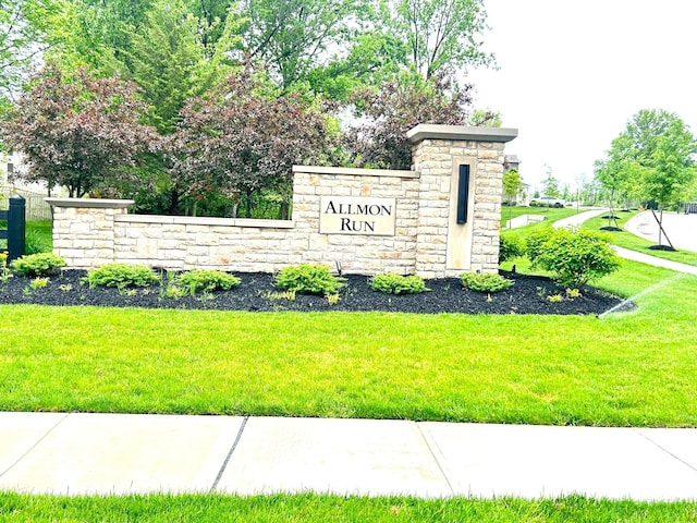 community sign featuring a lawn