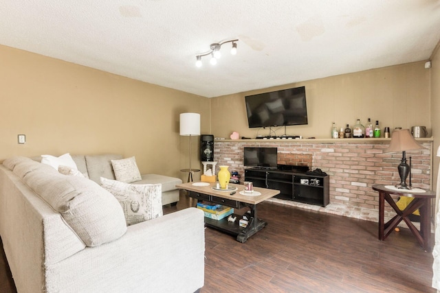 696 Brenton Pl, Columbus, OH 43213 - living area featuring wood finished floors