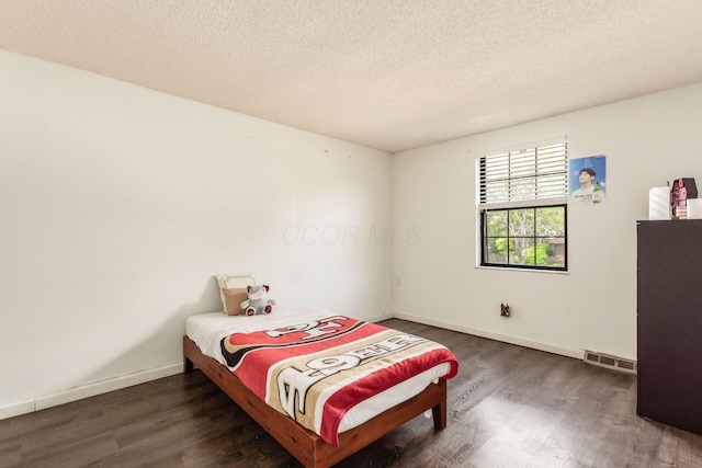 696 Brenton Pl, Columbus, OH 43213 - bedroom with baseboards, visible vents, a textured ceiling, and wood finished floors