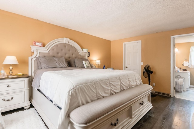 696 Brenton Pl, Columbus, OH 43213 - bedroom featuring dark wood-style flooring, a textured ceiling, and baseboards