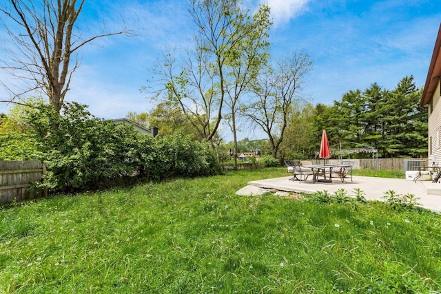 696 Brenton Pl, Columbus, OH 43213 - view of yard featuring a patio and fence