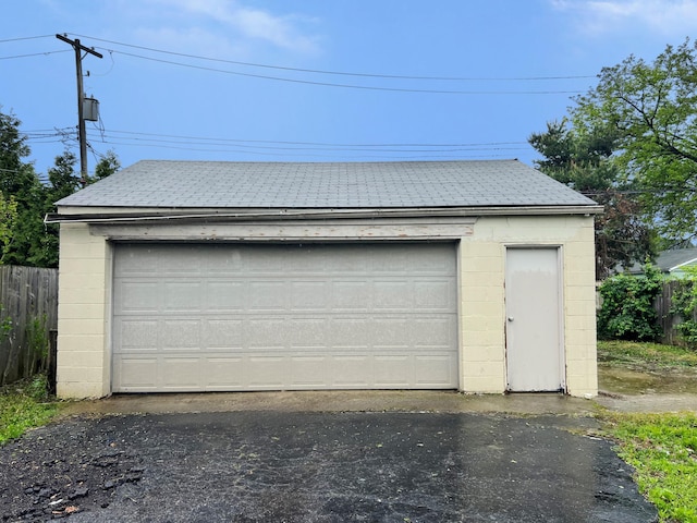1794 Audrey Rd, Columbus, OH 43224 - detached garage with fence