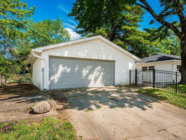 2584 E 5th Ave, Columbus, OH 43219 - view of detached garage