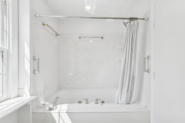 4188 Gavin Ln, Upper Arlington, OH 43220 - full bathroom with shower / bathtub combination with curtain