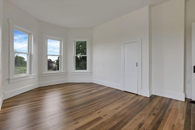 3610-3612 Grove City Rd, Grove City, OH 43123 - unfurnished room with dark wood finished floors and baseboards