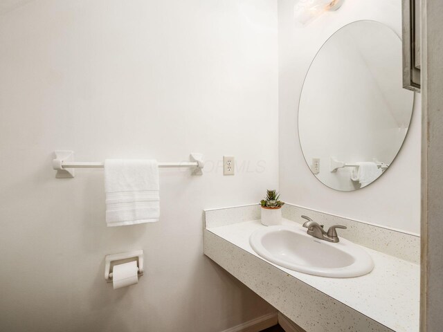 bathroom featuring a sink