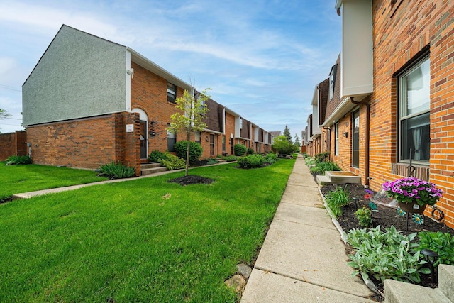 1779 Willoway Cir N, Columbus, OH 43220 - view of green lawn with a residential view