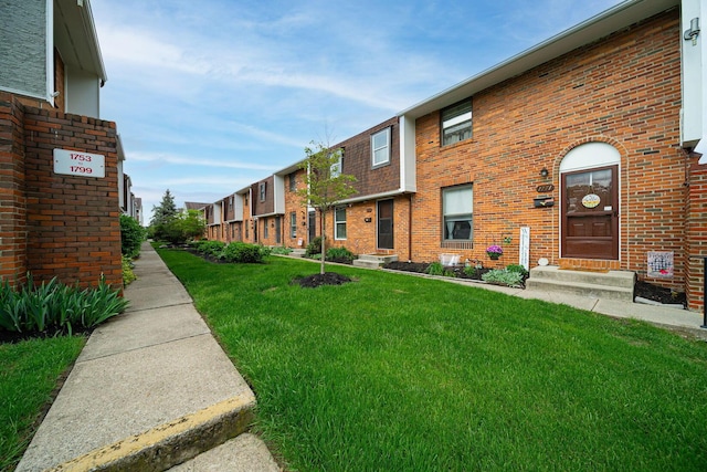 1779 Willoway Cir N, Columbus, OH 43220 - view of community featuring a lawn and a residential view