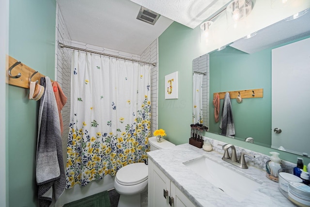1779 Willoway Cir N, Columbus, OH 43220 - full bathroom with a shower with curtain, toilet, and vanity
