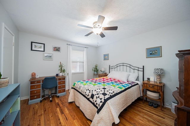 1779 Willoway Cir N, Columbus, OH 43220 - bedroom with wood finished floors, a desk, a ceiling fan, baseboards, and a textured ceiling