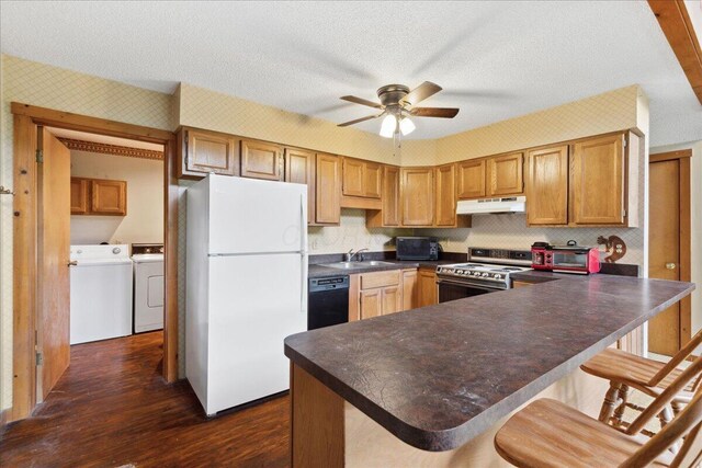 259 Shawnee Ln Unit L, Sugar Grove, OH 43155 - kitchen featuring electric range, freestanding refrigerator, under cabinet range hood, washing machine and clothes dryer, and dishwasher