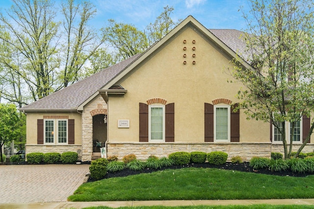 5464 Slater Rdg, Westerville, OH 43082 - view of front of property featuring stone siding, stucco siding, and a front yard
