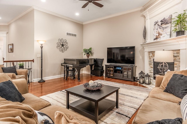 5464 Slater Rdg, Westerville, OH 43082 - living area featuring ceiling fan, wood finished floors, ornamental molding, recessed lighting, and baseboards