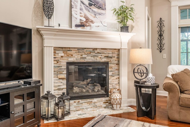 5464 Slater Rdg, Westerville, OH 43082 - sitting room featuring a glass covered fireplace, wood finished floors, and baseboards