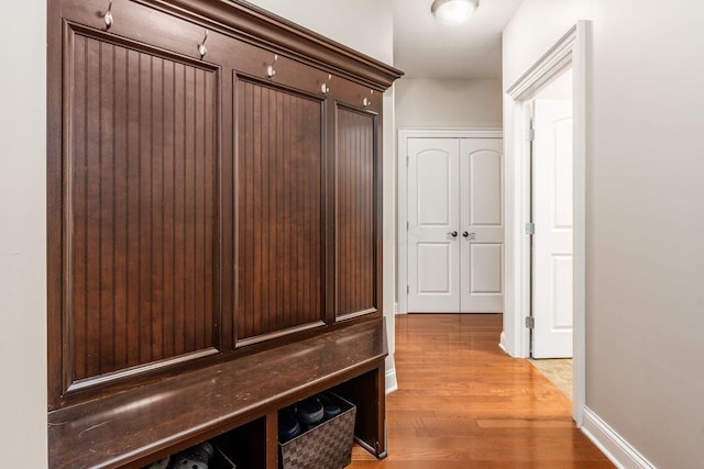 5464 Slater Rdg, Westerville, OH 43082 - mudroom featuring light wood-style floors and baseboards
