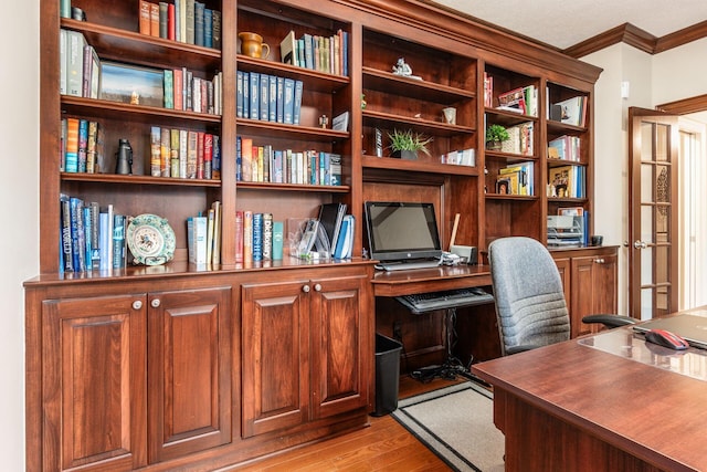 5464 Slater Rdg, Westerville, OH 43082 - office space featuring ornamental molding and light wood-style flooring