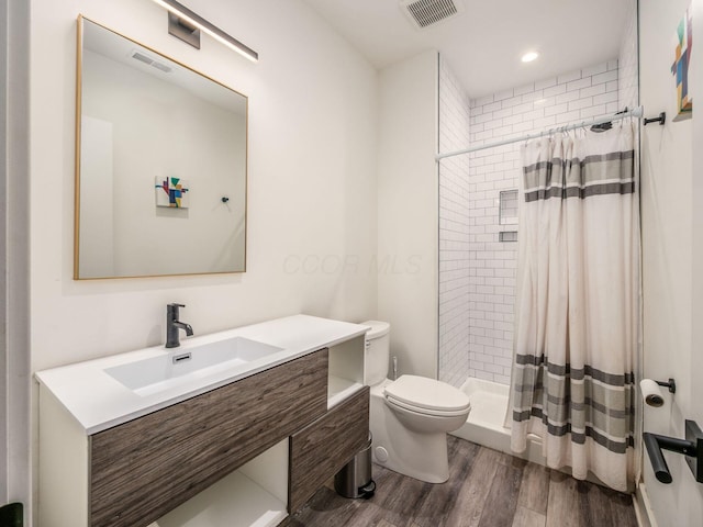 460 S Lane Unit 460, Columbus, OH 43206 - full bath featuring toilet, tiled shower, wood finished floors, vanity, and recessed lighting