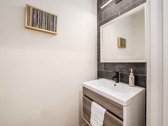 460 S Lane Unit 460, Columbus, OH 43206 - bathroom featuring backsplash and vanity