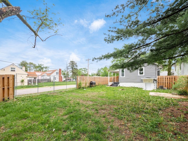 3147 Grasmere Ave, Columbus, OH 43224 - view of yard with fence private yard