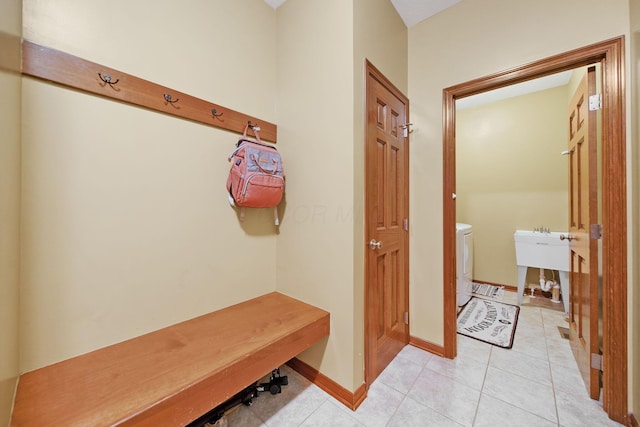 12094 Beech Tree Ct S, Thornville, OH 43076 - mudroom with washer / clothes dryer, light tile patterned floors, and baseboards