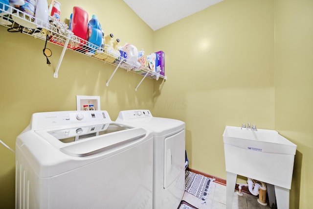 12094 Beech Tree Ct S, Thornville, OH 43076 - laundry room with washer and dryer, tile patterned flooring, and baseboards