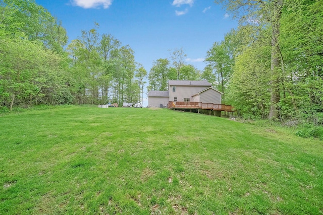12094 Beech Tree Ct S, Thornville, OH 43076 - view of grassy yard with a wooden deck