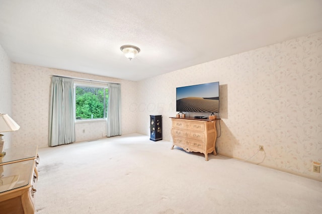 685 Dogwood Ln, Newark, OH 43055 - carpeted living area with wallpapered walls