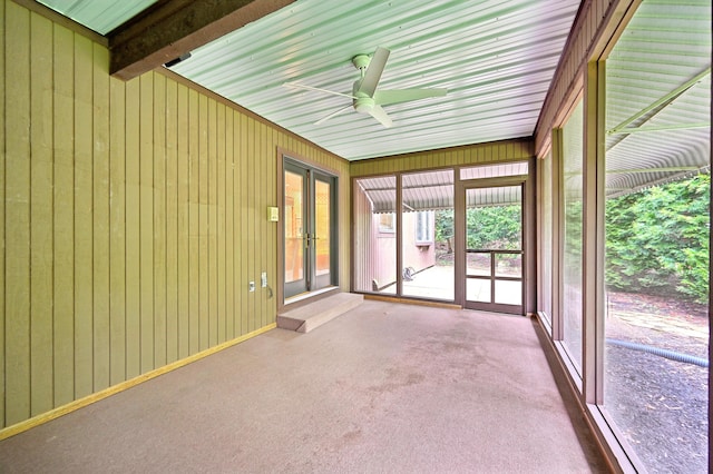 685 Dogwood Ln, Newark, OH 43055 - unfurnished sunroom featuring a ceiling fan