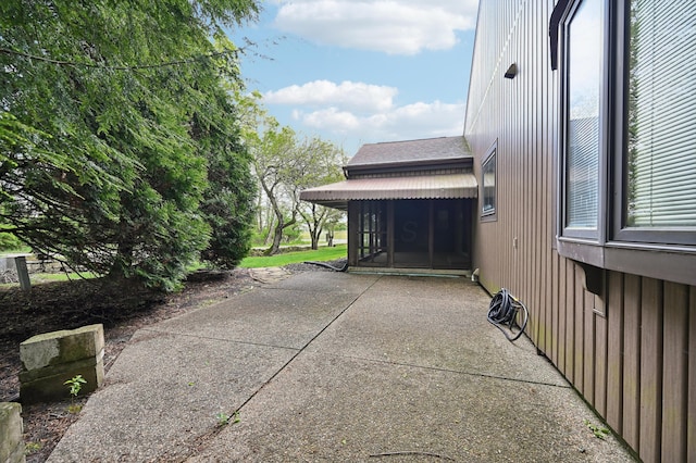 685 Dogwood Ln, Newark, OH 43055 - view of patio