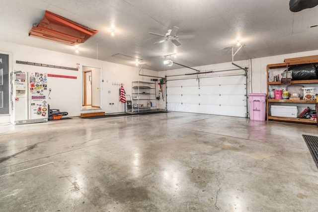 2040 Riggs Rd, Newark, OH 43055 - garage with a ceiling fan