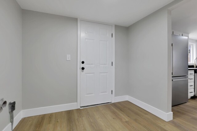 193 Seymour Ave, Buckeye Lake, OH 43008 - foyer entrance featuring light wood-style flooring and baseboards