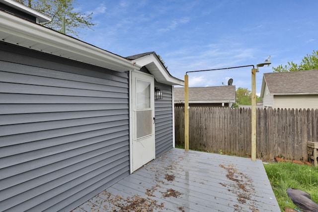 193 Seymour Ave, Buckeye Lake, OH 43008 - wooden deck with fence