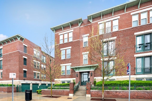 view of apartment building / complex