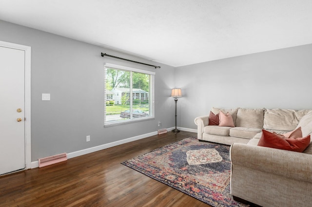1825 Ormond Ave, Columbus, OH 43224 - living area featuring wood finished floors and baseboards