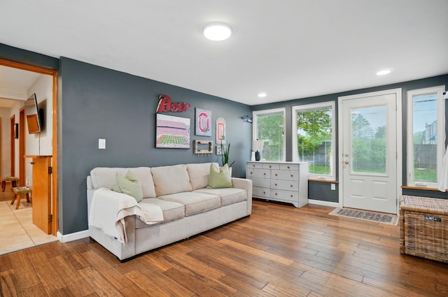living area featuring hardwood / wood-style flooring, baseboards, and recessed lighting