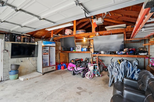 garage featuring concrete block wall