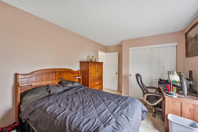 119 Harvard Loop, Delaware, OH 43015 - bedroom with light carpet, a closet, and a textured ceiling