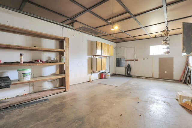 315 Redmond Rd, Columbus, OH 43228 - view of garage