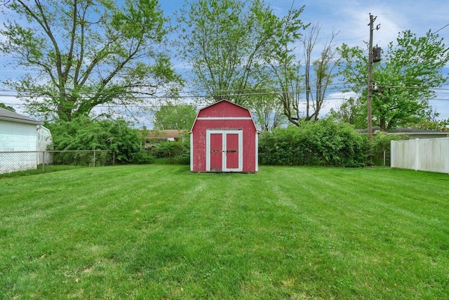 view of yard featuring a shed and an outbuilding