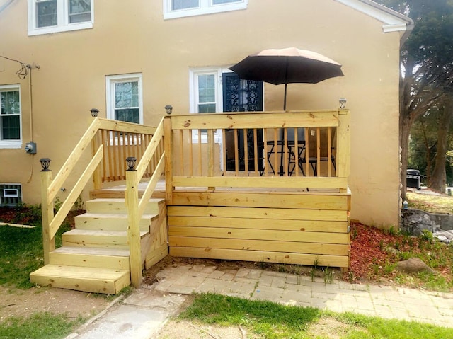 1065 Sunbury Rd, Columbus, OH 43219 - back of house featuring stucco siding and a deck